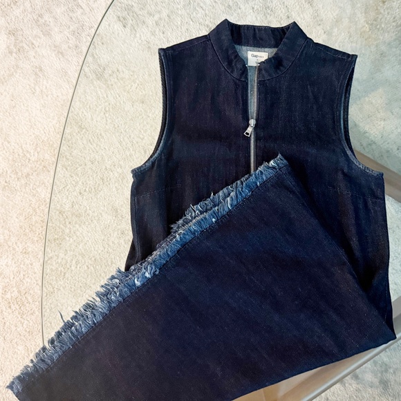 Gap 1969 Denim Dark Wash Mini Dress with Side Pockets and Front zipper.Size S - Picture 2 of 6